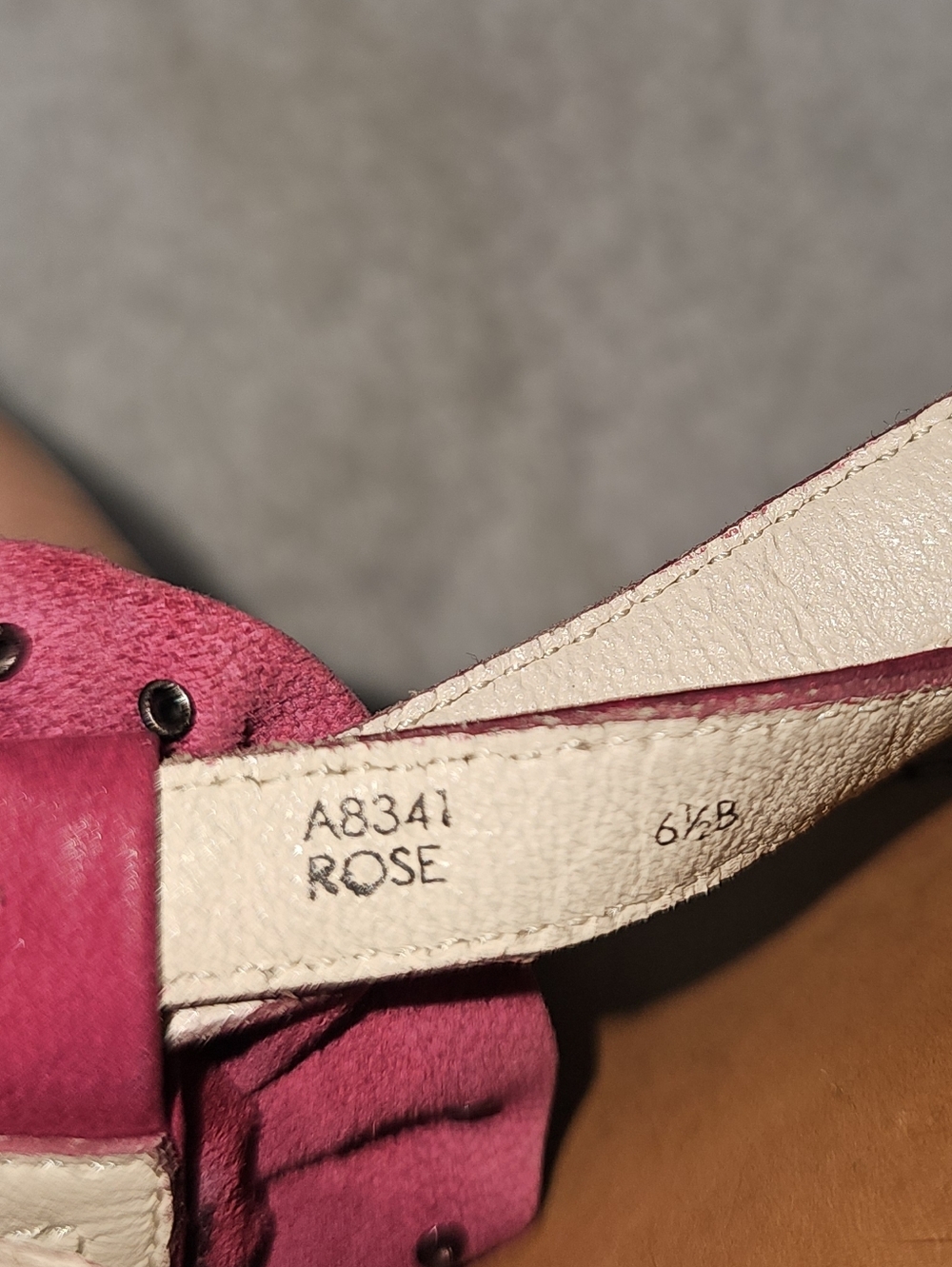 Coach Sandals Sz 6.5 B Women Rose Pink Red Flower Straps A8341 YGI G2S-21 - Picture 8 of 8